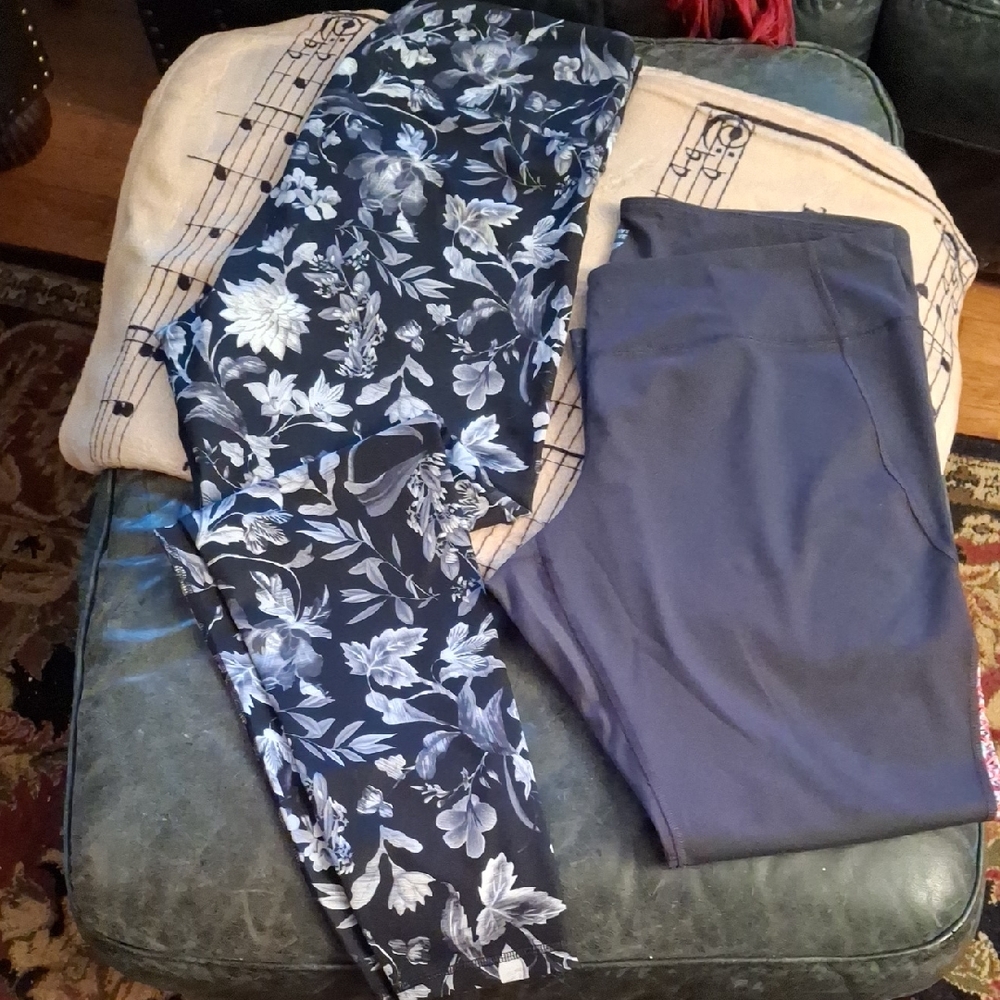 Old Navy Black and Blue Floral Leggings